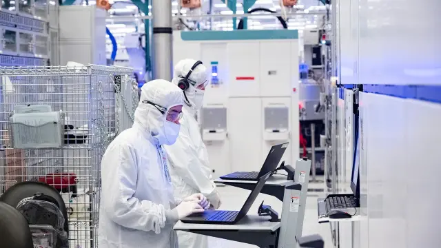 Intel 将产能从消费级转向服务器 CPU，应对 AI 需求激增