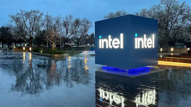 Intel 困境一日蒸发 1 万亿美元半导体市值，PC 市场血洗致芯片股普跌