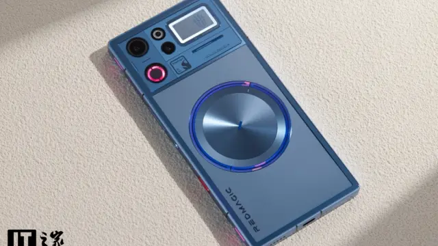 【IT之家开箱】红魔 12 Pro+ 图赏：水冷 RGB 配真全面屏，设计大胆又前卫