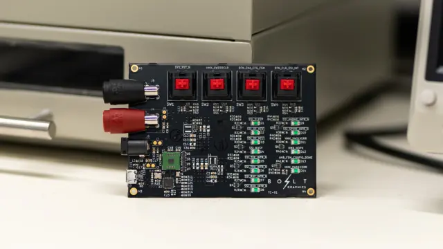 Bolt Graphics 首款 Zeus GPU 成功点亮
